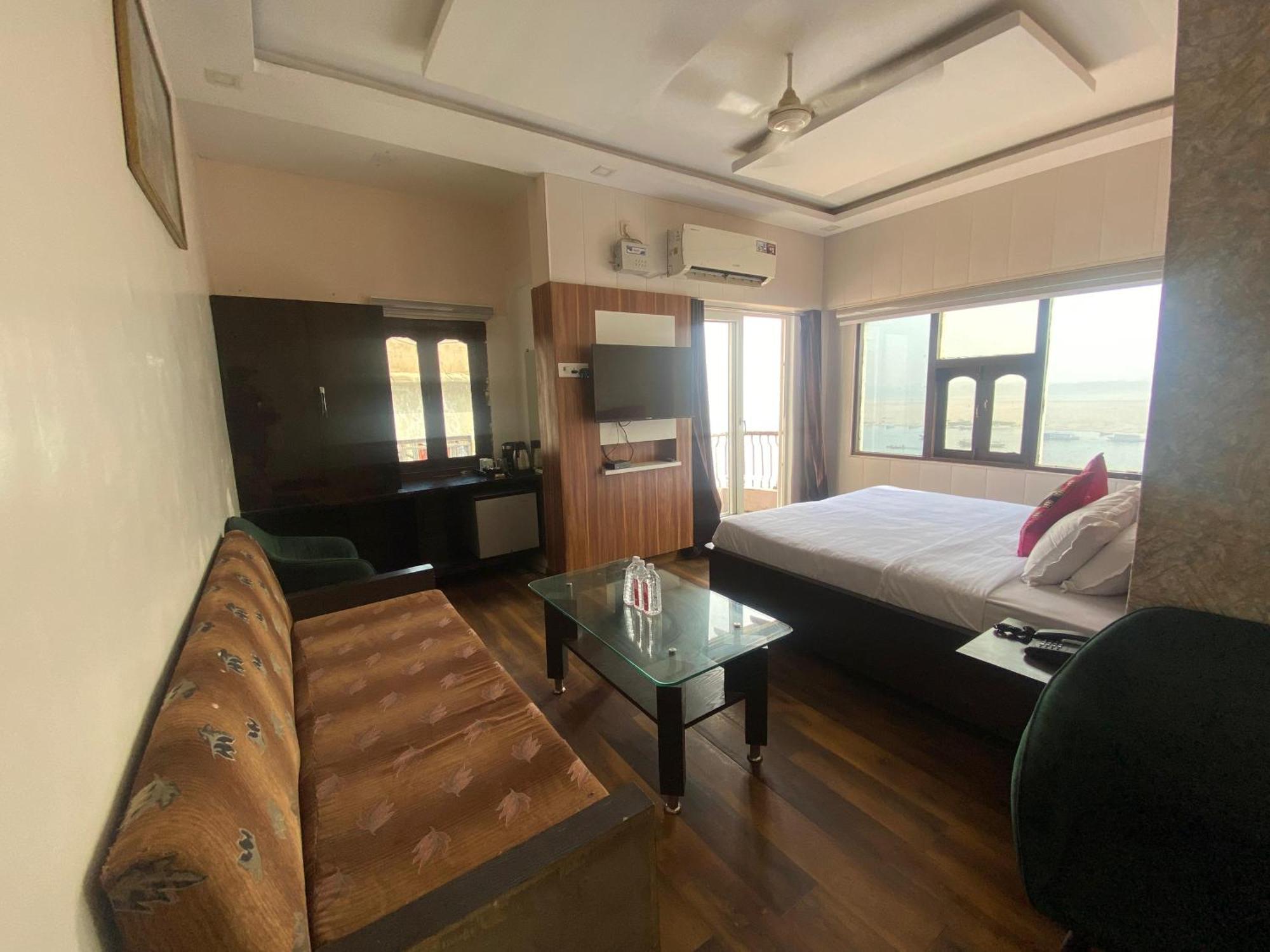 Hotel Sita Palace On Heritage Ghats Of Benaras Varanasi Exterior photo