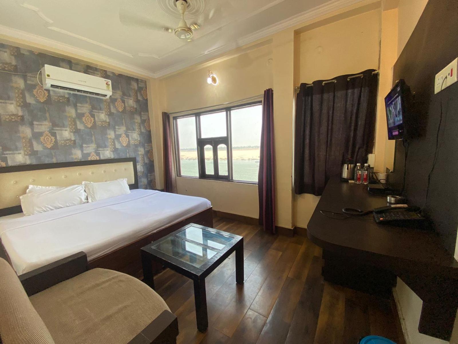 Hotel Sita Palace On Heritage Ghats Of Benaras Varanasi Exterior photo