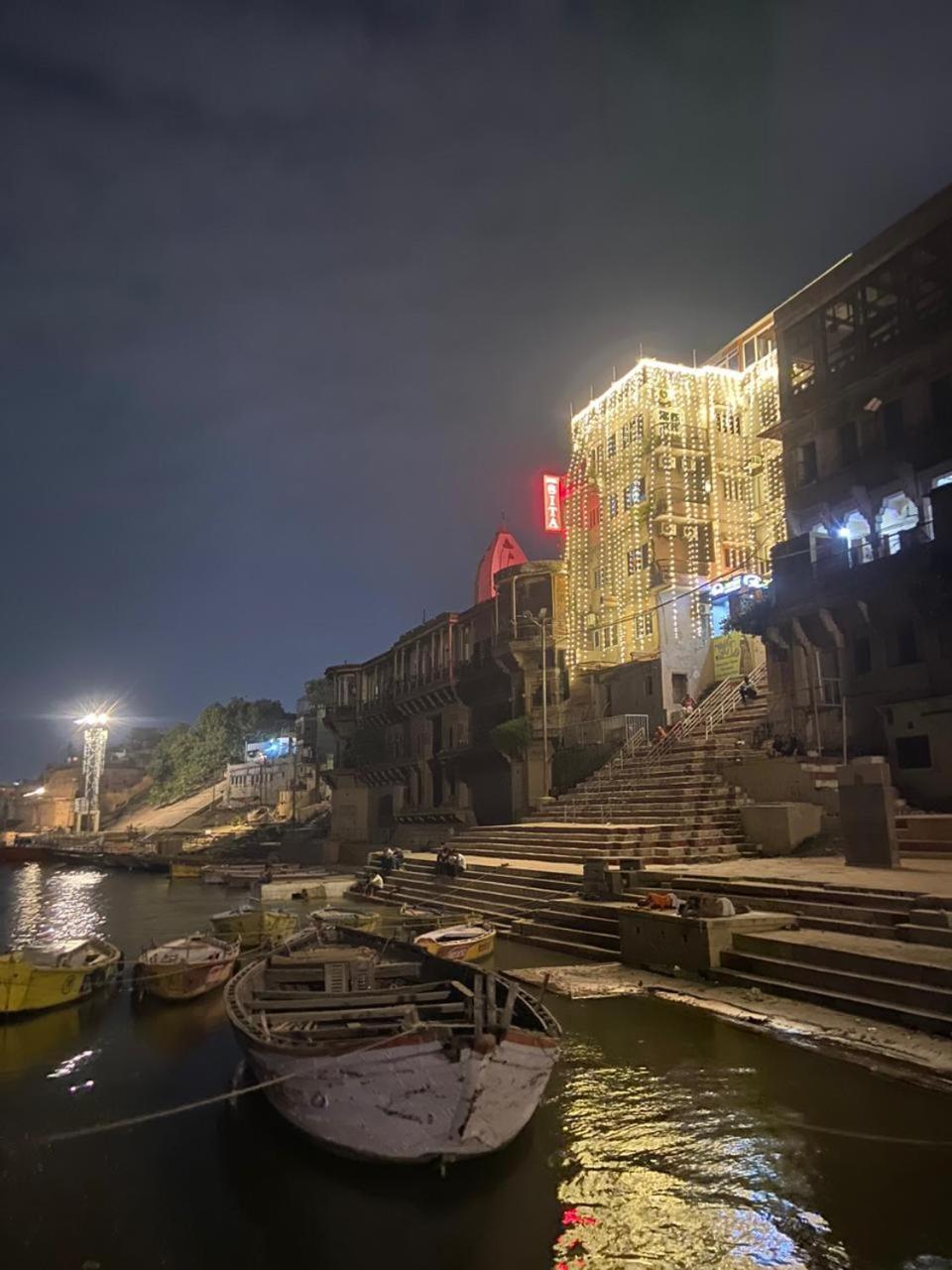 Hotel Sita Palace On Heritage Ghats Of Benaras Varanasi Exterior photo