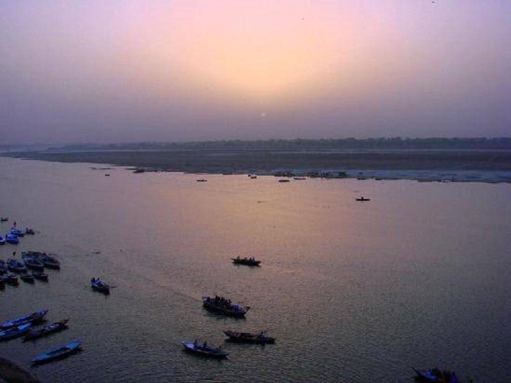 Hotel Sita Palace On Heritage Ghats Of Benaras Varanasi Exterior photo