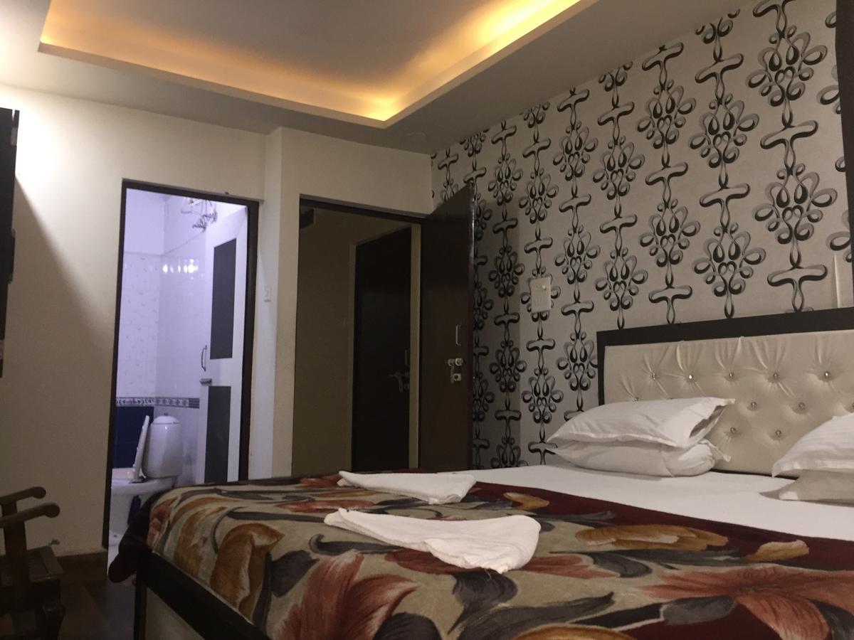 Hotel Sita Palace On Heritage Ghats Of Benaras Varanasi Exterior photo