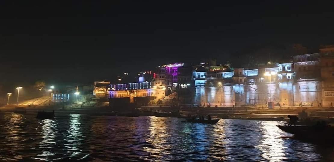 Hotel Sita Palace On Heritage Ghats Of Benaras Varanasi Exterior photo